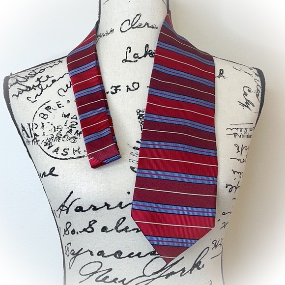 😎Very Handsome Horizontal Stripes Jos A Bank Silk Tie😎 - Picture 4 of 9
